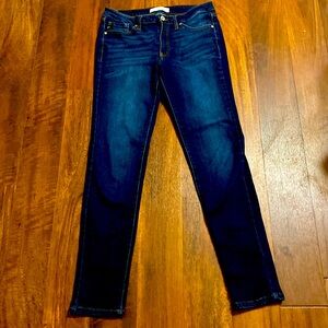 KanCan Women's Size 28 Skinny Leg Stretchy Blue Jeans Size 9 28" inseam